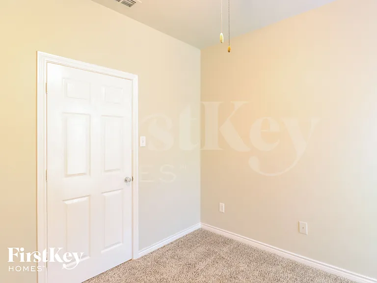 2204 Reedway Ct — Photo 11
