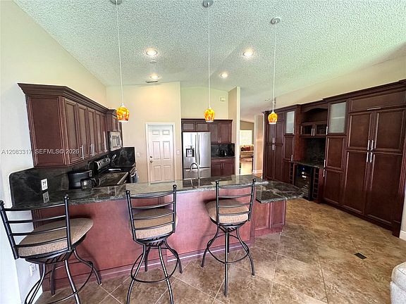 5th image of 1738 SW 108th Way