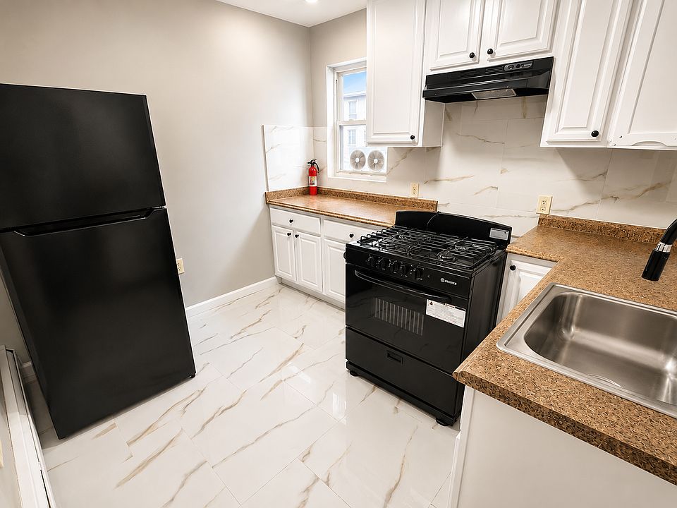 1st image of 50 Halsted St Floor 2