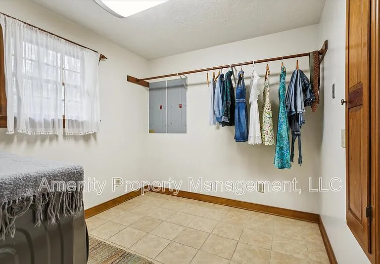 5974 Ladysmeade Ln — Photo 12