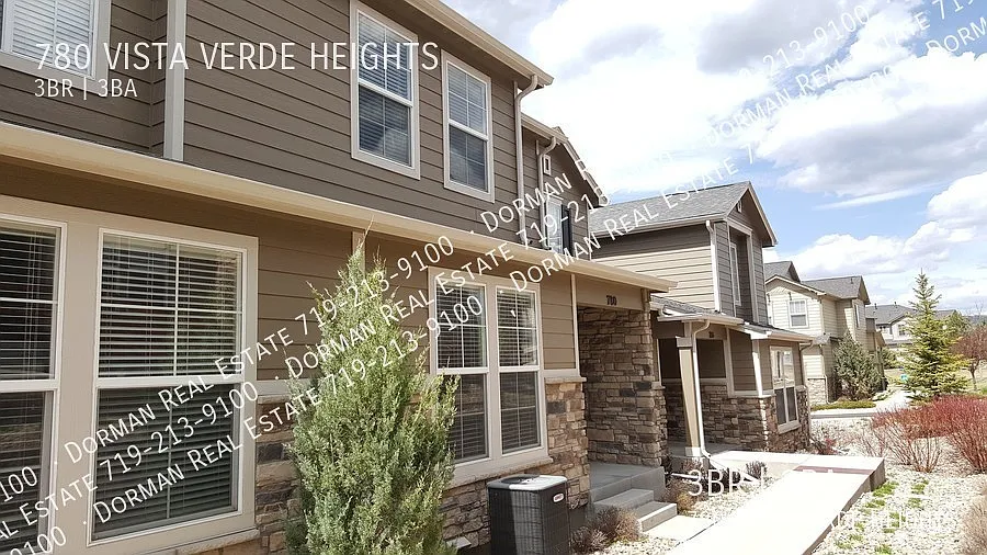 3 Bedroom In South Monument — Photo 4