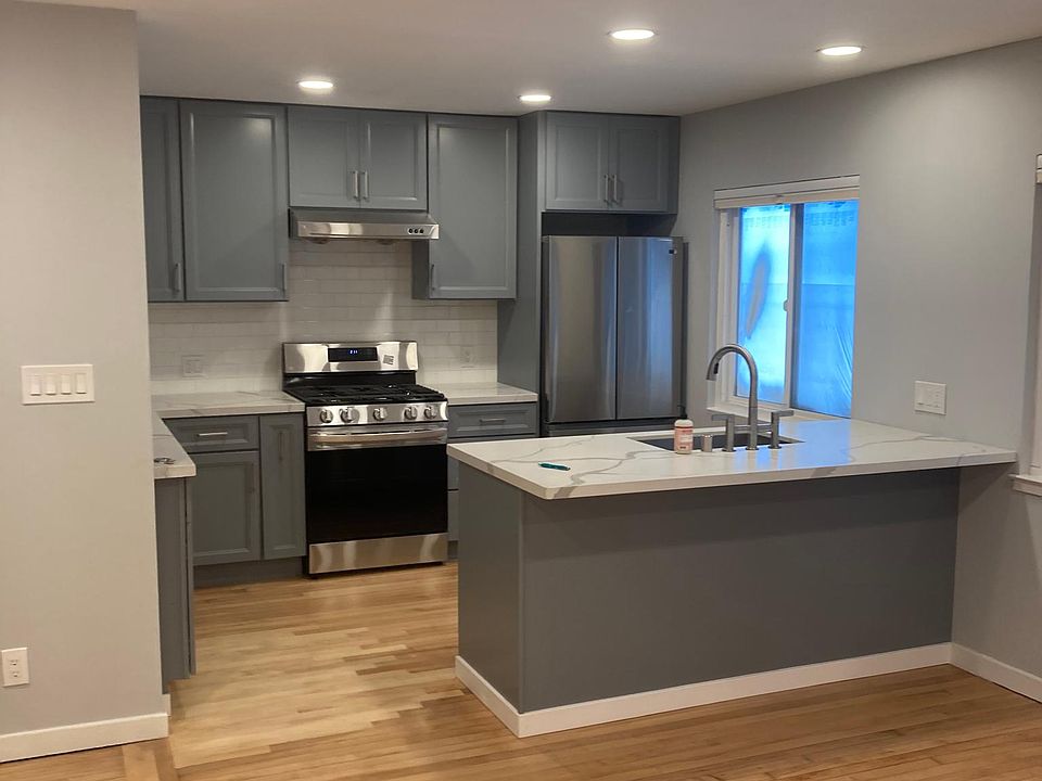 1st image of 1855 Oak St #1