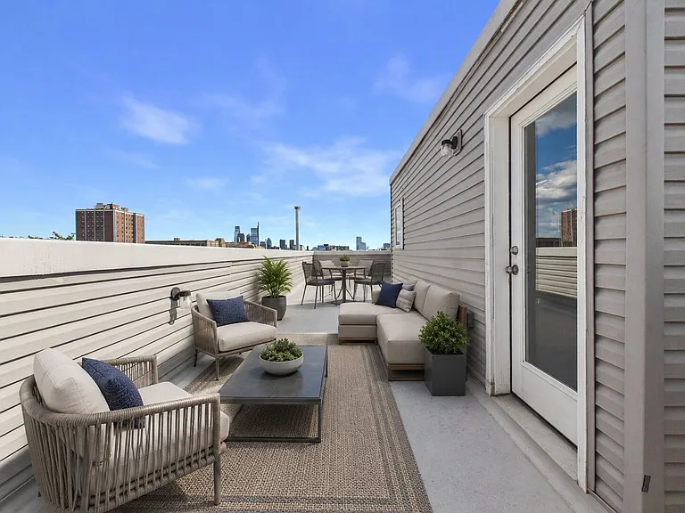 2449 Turner St — Photo 51