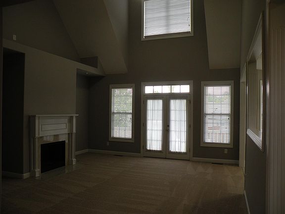 4th image of 102 Chapman Dr