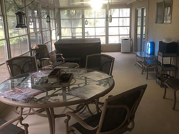 460 square feet lanai 