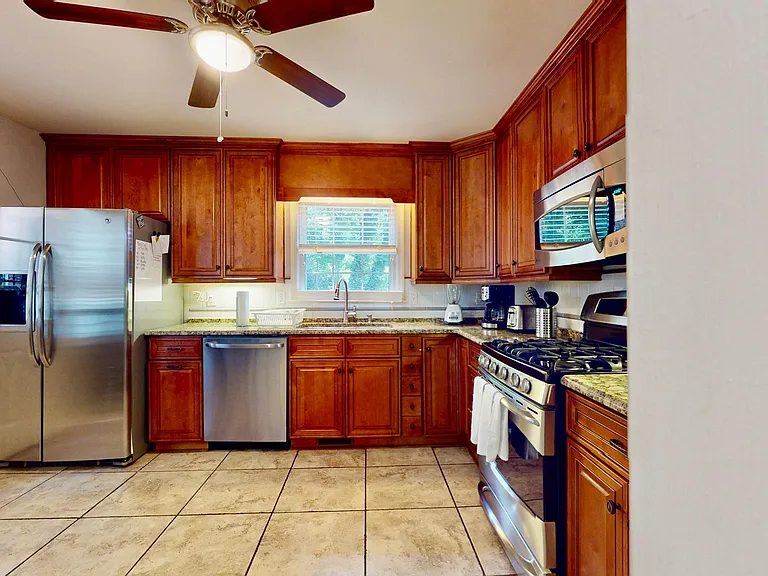 5917 Grosner Pl — Photo 2