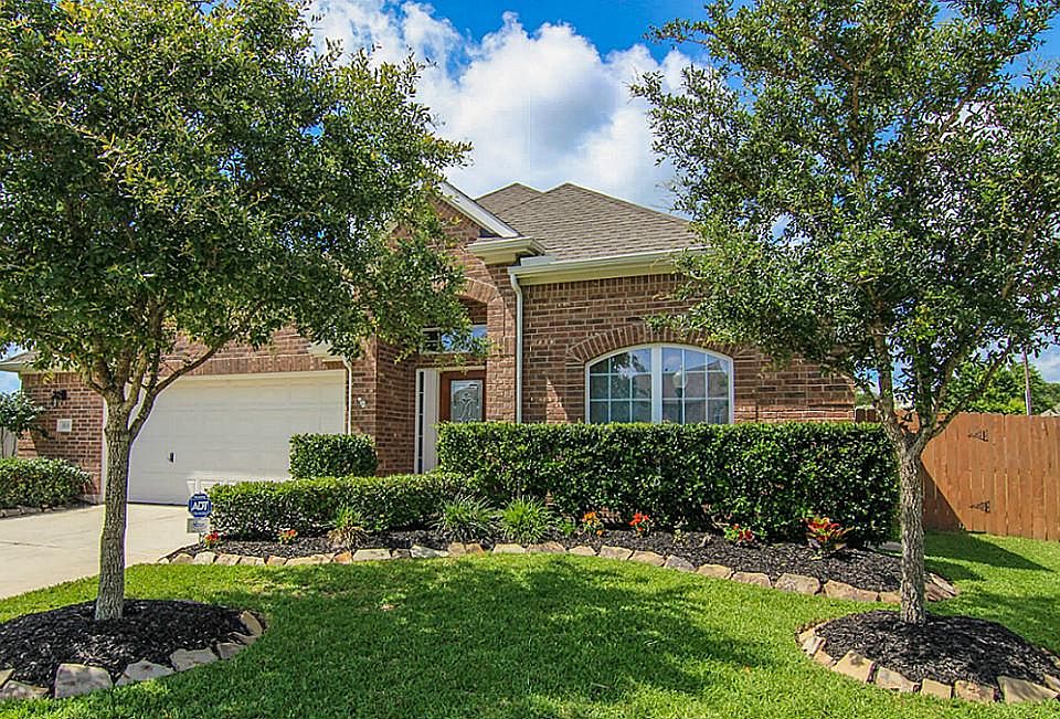 Welcome home! This 3 bedroom, 2 bath home with 2 car attached garage sits on a HUGE cul-de-sac lot i