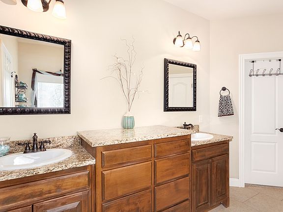 5th image of 1008 Tarah Knolls Cir