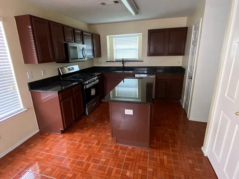 1508 Mountain Side Dr — Photo 7