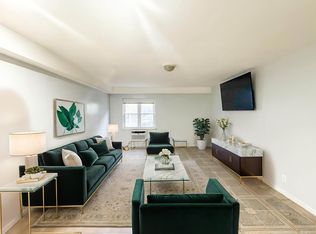 24-02 28th St #1, Astoria, NY 11102