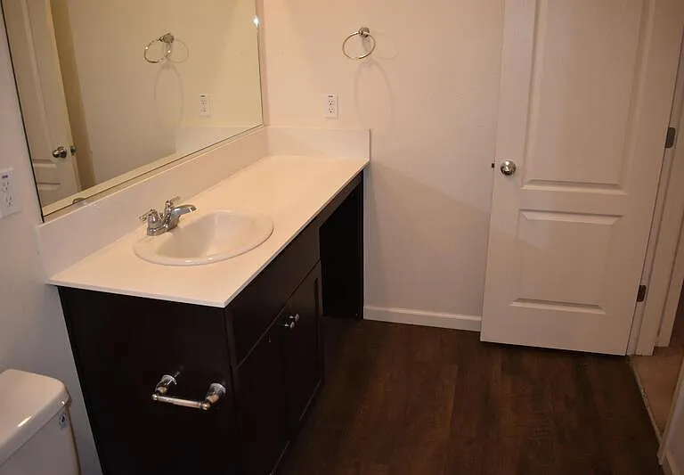 686 Phelps Dr — Photo 22