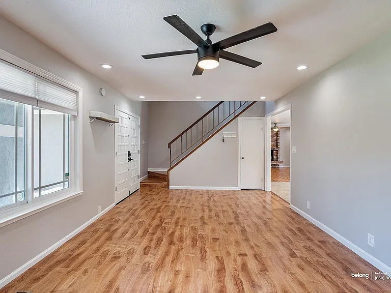 3661 Slopeview Dr — Photo 11