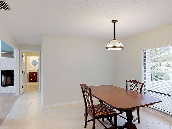 4th image of 3441 Hinsdale Ct