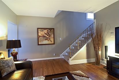 3rd image of 810 N Harvey Ave
