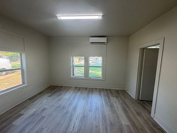 5th image of 503 E 12th St