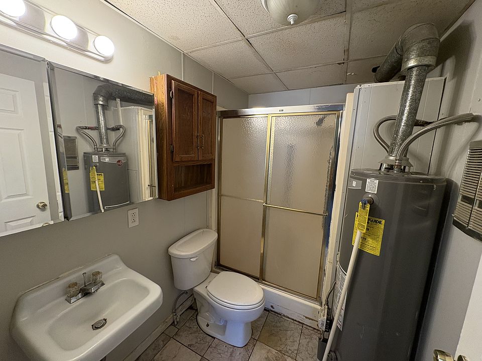 2nd image of 500 N Van Buren St