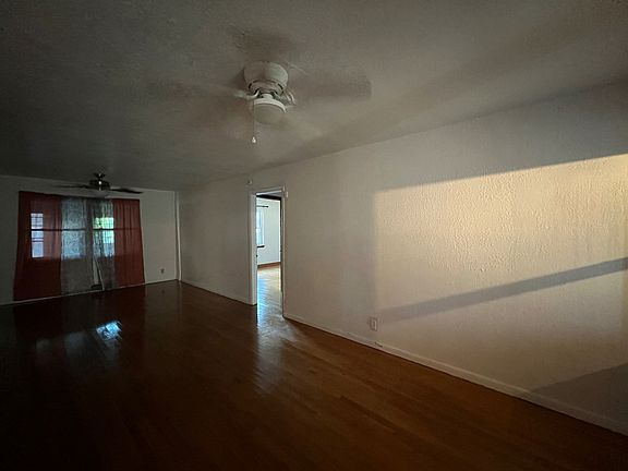 4th image of 1321 NE 47th St #1