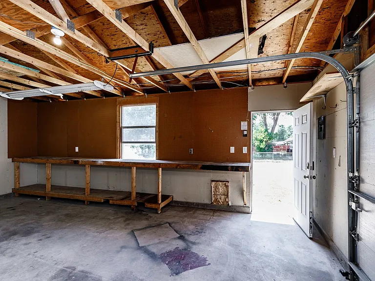 129 Ely St — Photo 40