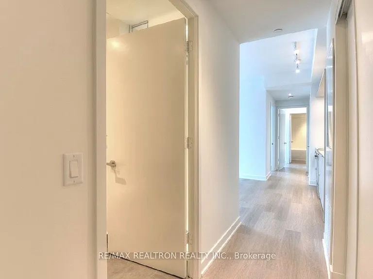 448 Burnhamthorpe Rd W #811 — Photo 15