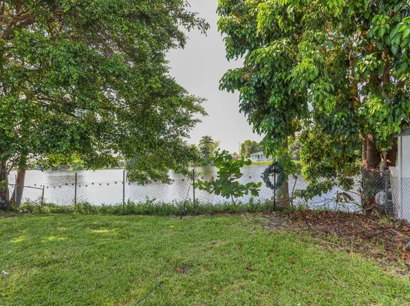 21651 S Heritage Circle, Pembroke Pines, FL 33029