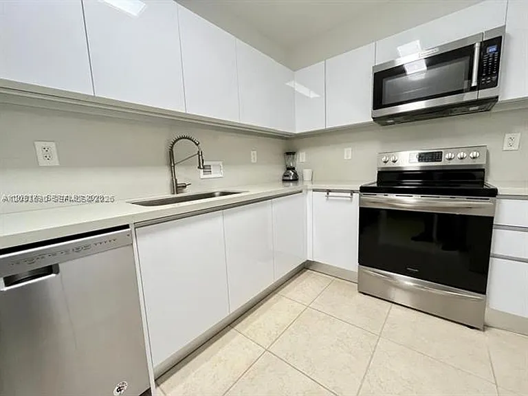 10185 Collins Avenue Cu #1103 — Photo 14