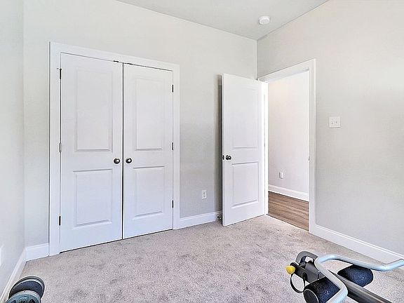 5th image of 8644 Edgewater Dr