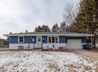 1503 Oshkosh St, New London, WI 54961