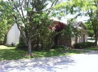 2041 Glade Ln, Lexington, KY 40513
