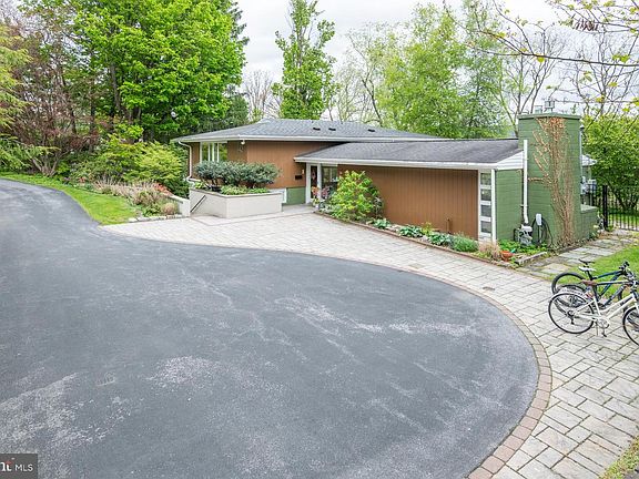 4th image of 942 Robin Rd