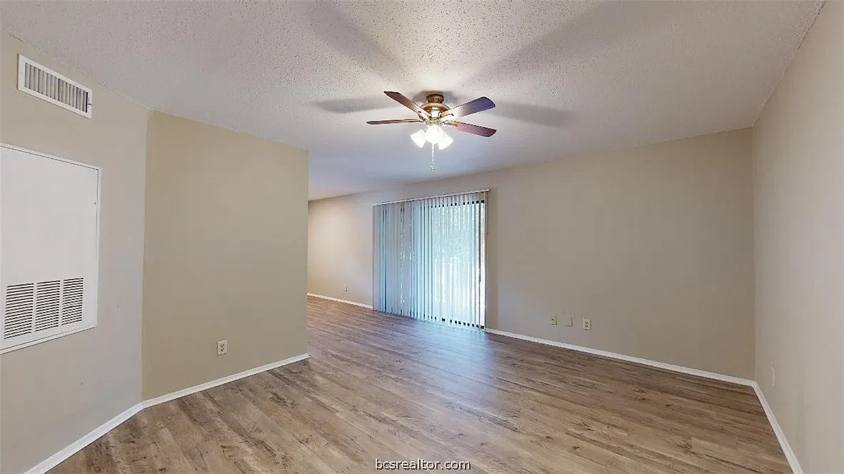 2 bed, 2.0 bath, 942 sqft, $1,100 — Photo 2
