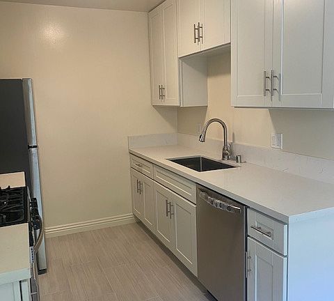 5th image of 1320 N Martel Ave APT 1