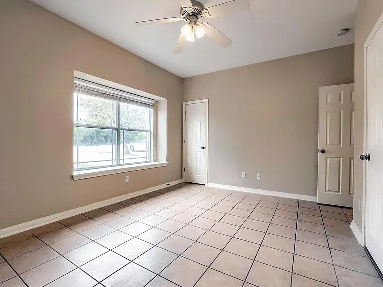 21501 Boggy Ford Rd #B — Photo 21