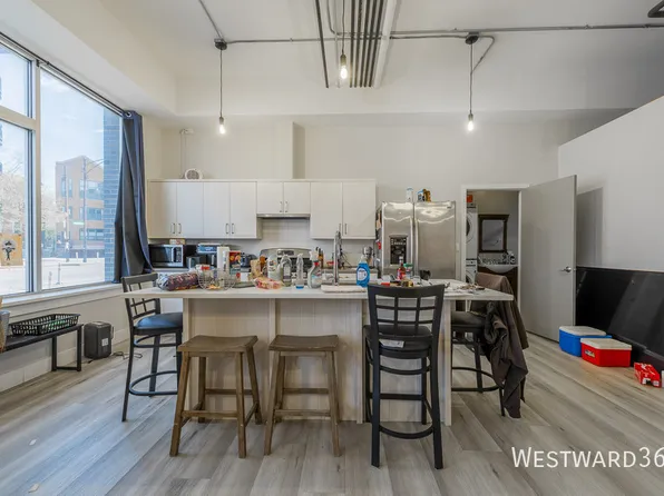 880 N Milwaukee Ave, Chicago, IL