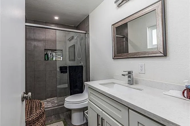 2148 S Sycamore St #B2 — Photo 5