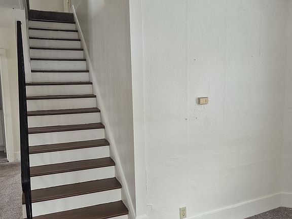 Stairway - Living room in front, Dining room on side