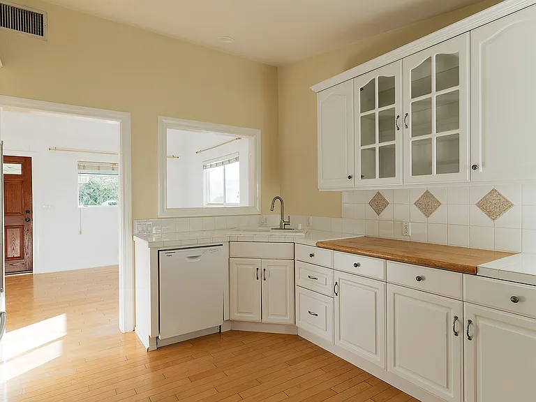 2841 Los Feliz Dr — Photo 11