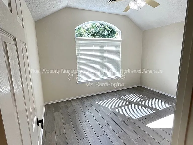 1904 Spruce Rd — Photo 11