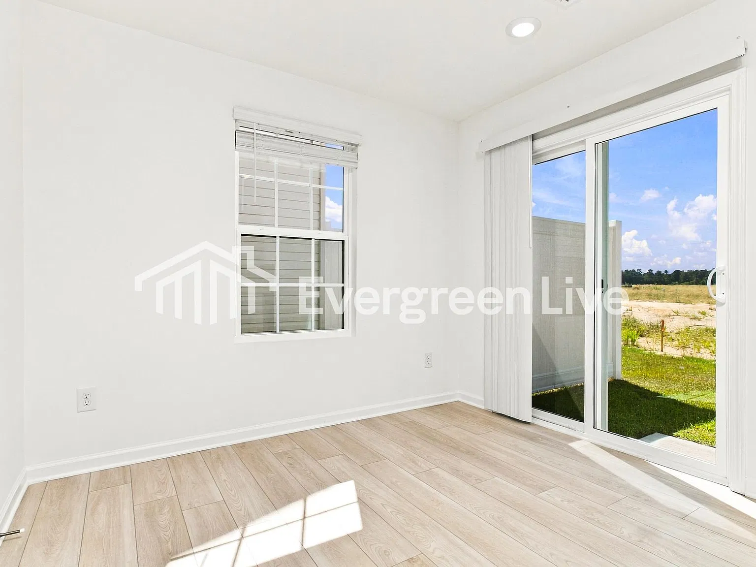 3 bed, 2.5 bath, 1346 sqft, $1,700 — Photo 3