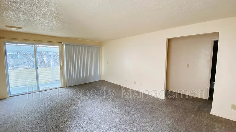 2 bed, 1.0 bath, 800 sqft, $1,295 — Photo 2