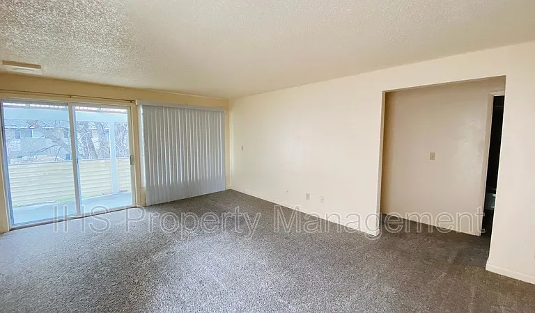1913 Hoxie Ave #C — Photo 2