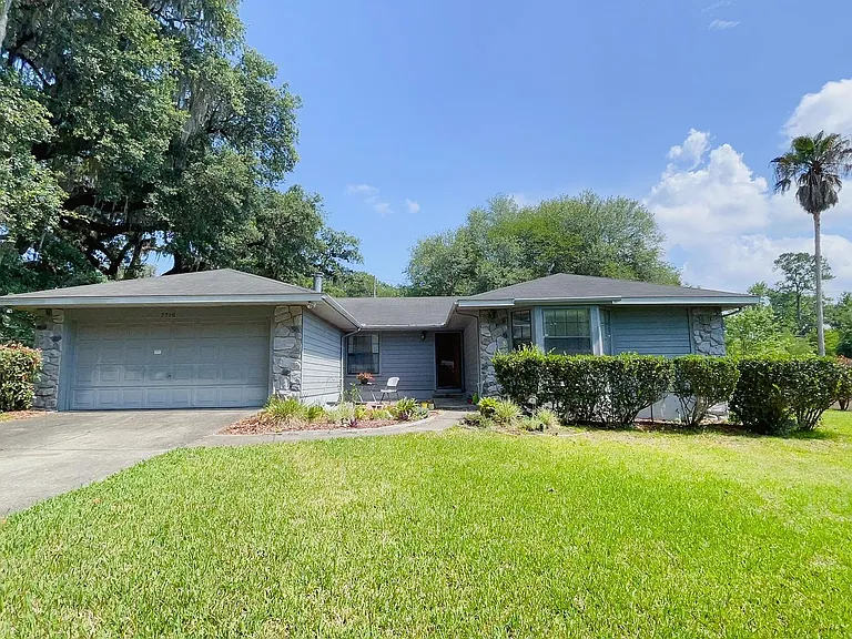 7720 NW 38th Pl — Photo 3