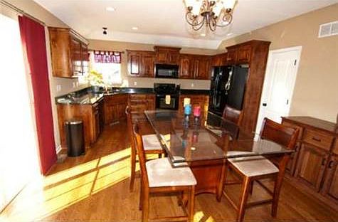 2nd image of 834 N Chestnut Dr