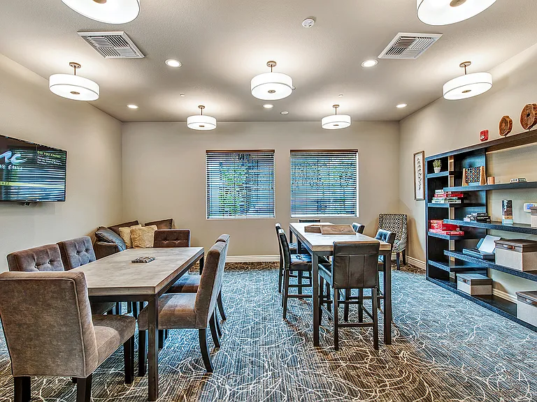 Canyon Oaks Luxury Apartments — Photo 4