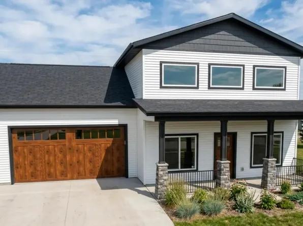 1112 Challenger Way, Watertown, SD 57201