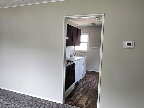 5th image of 458 Meade Ave
