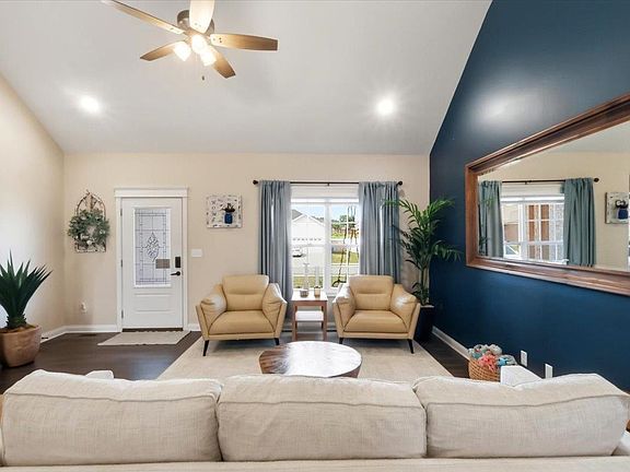 5th image of 312 Claiborne Cir