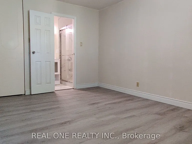 9 Lisburn Cres #UPPER — Photo 5