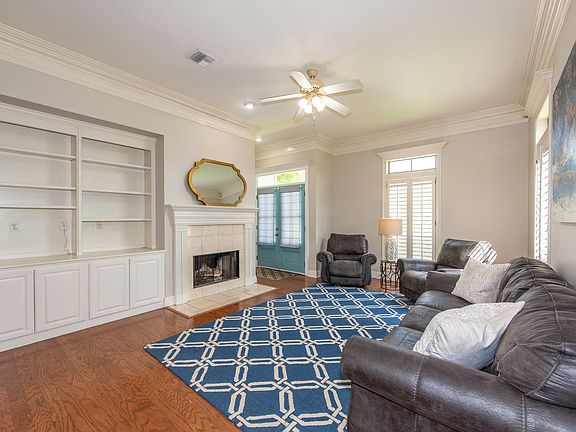 3rd image of 213 Gaslight Ln