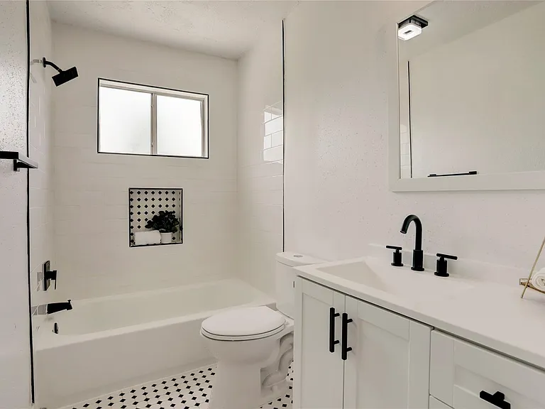 7926 Windy Creek Dr — Photo 37