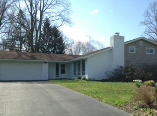 5731 Caranor Rd, Kent, OH 44240